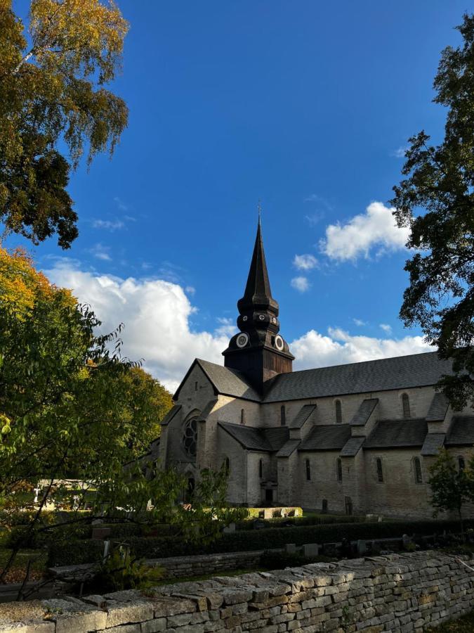 Klostergardens Vandrarhem Varnhem Exterior foto
